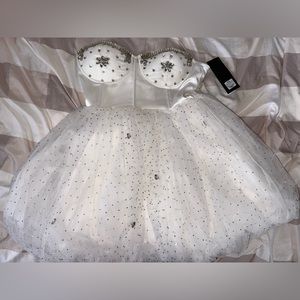 New with tag Akira size large white tulle puffy dress with diamonds